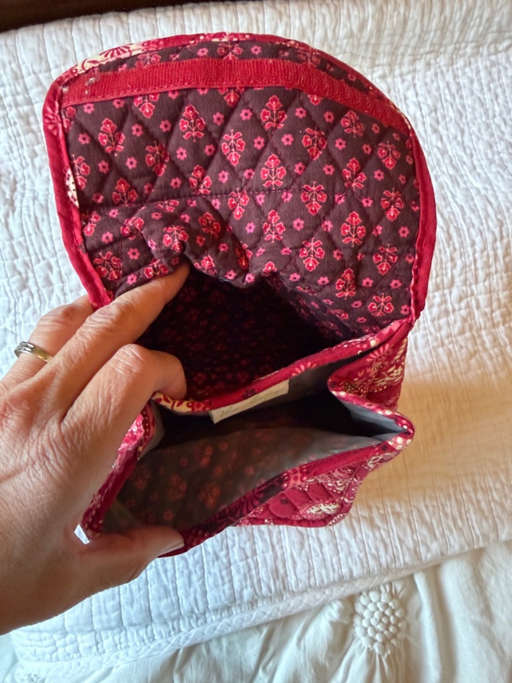 Vera Bradley Quilted Paisley lunch Bag/tote  - Red w/black & cream. Handle. - Picture 5 of 8